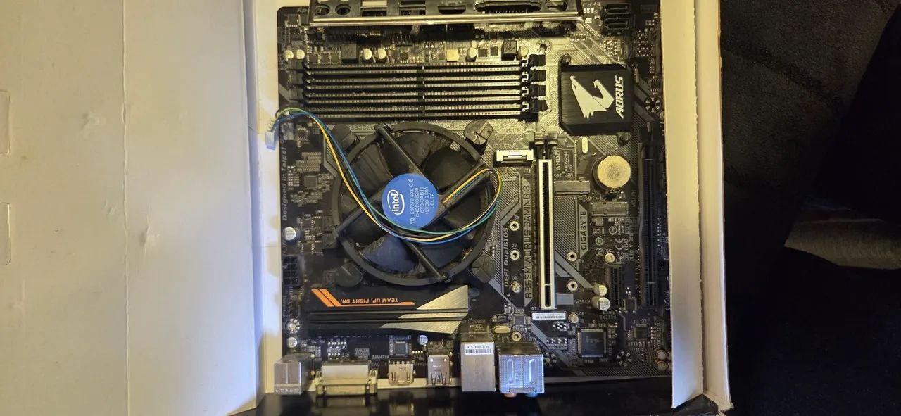 Kit Intel i5-9400 + Placa-Mãe Gigabyte B360M Aorus Gaming 3 - Foto 2