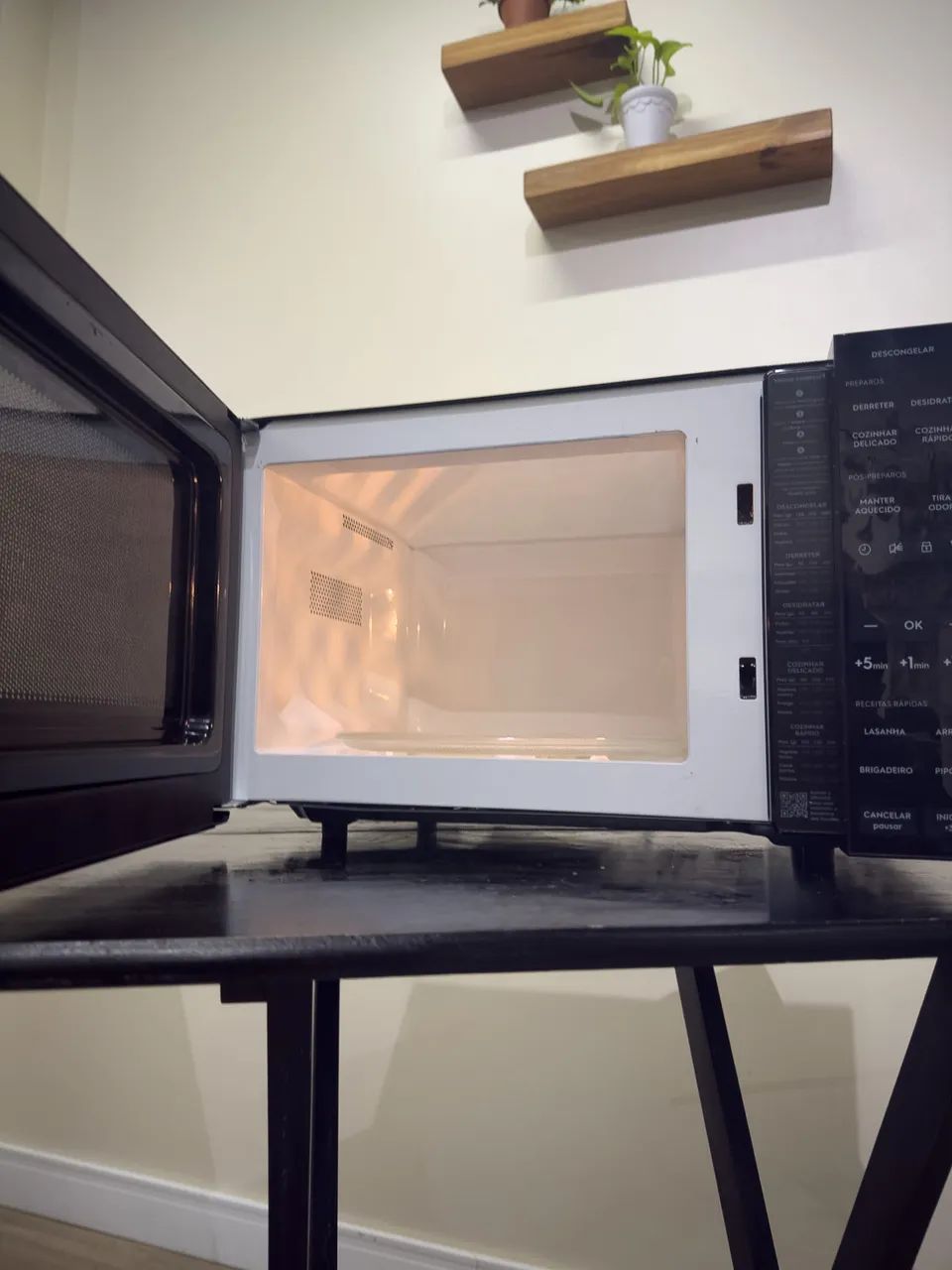 Microondas preto eletrolux 30L  - Foto 2