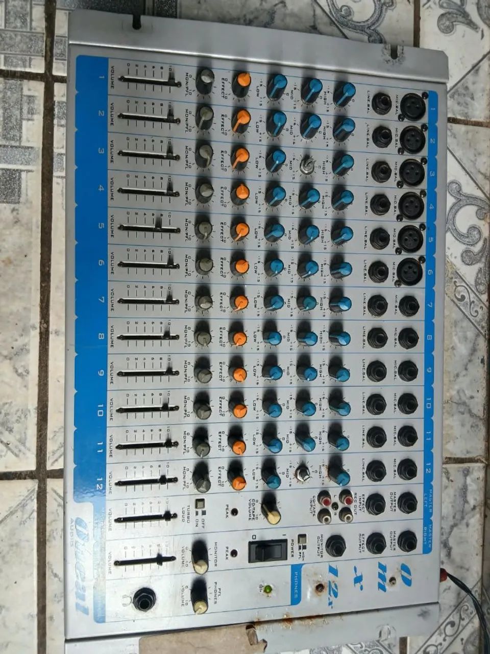 Vendo mesa de som Oneal - Foto 2
