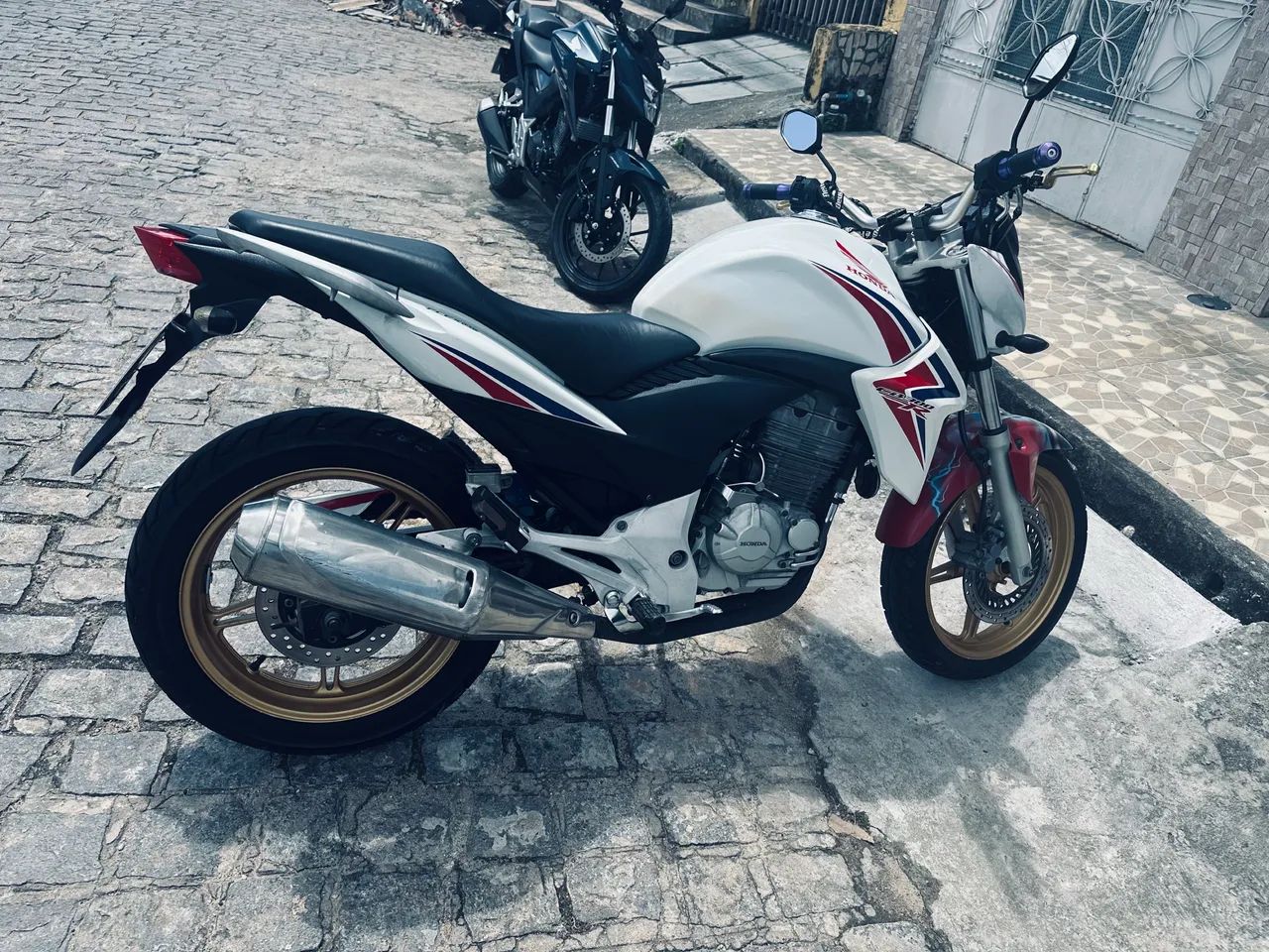 CB 300R 