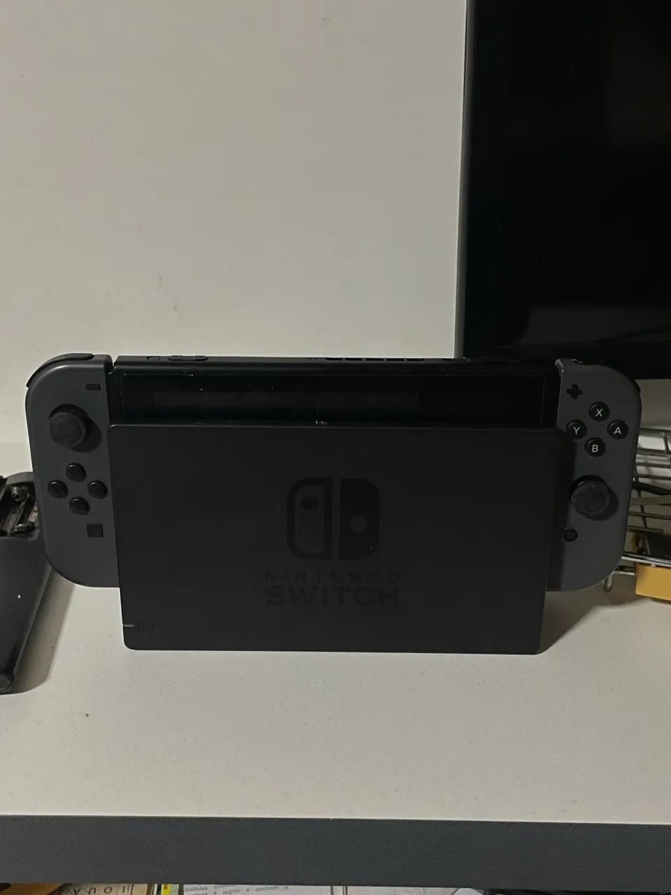 Nintendo Switch V2 Desbloqueado + 2 controles 