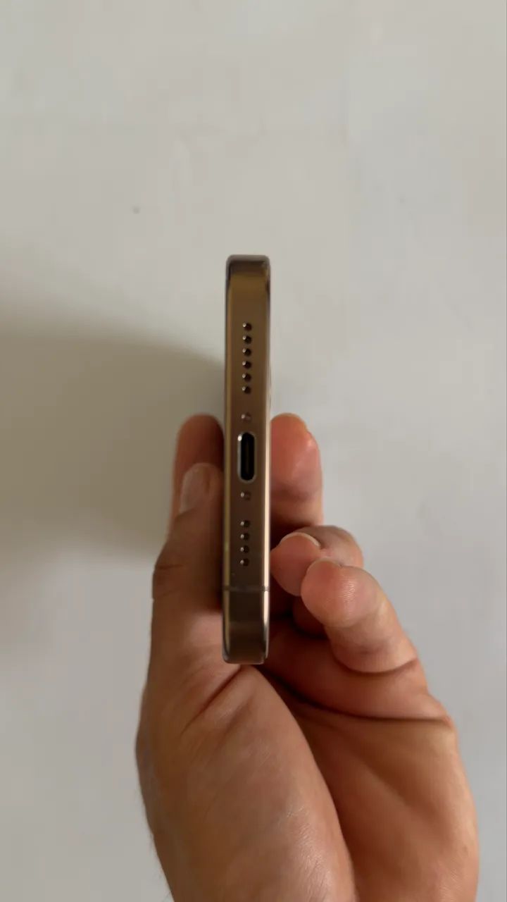 Iphone 16 pro max Gold Bateria 85% - Foto 3