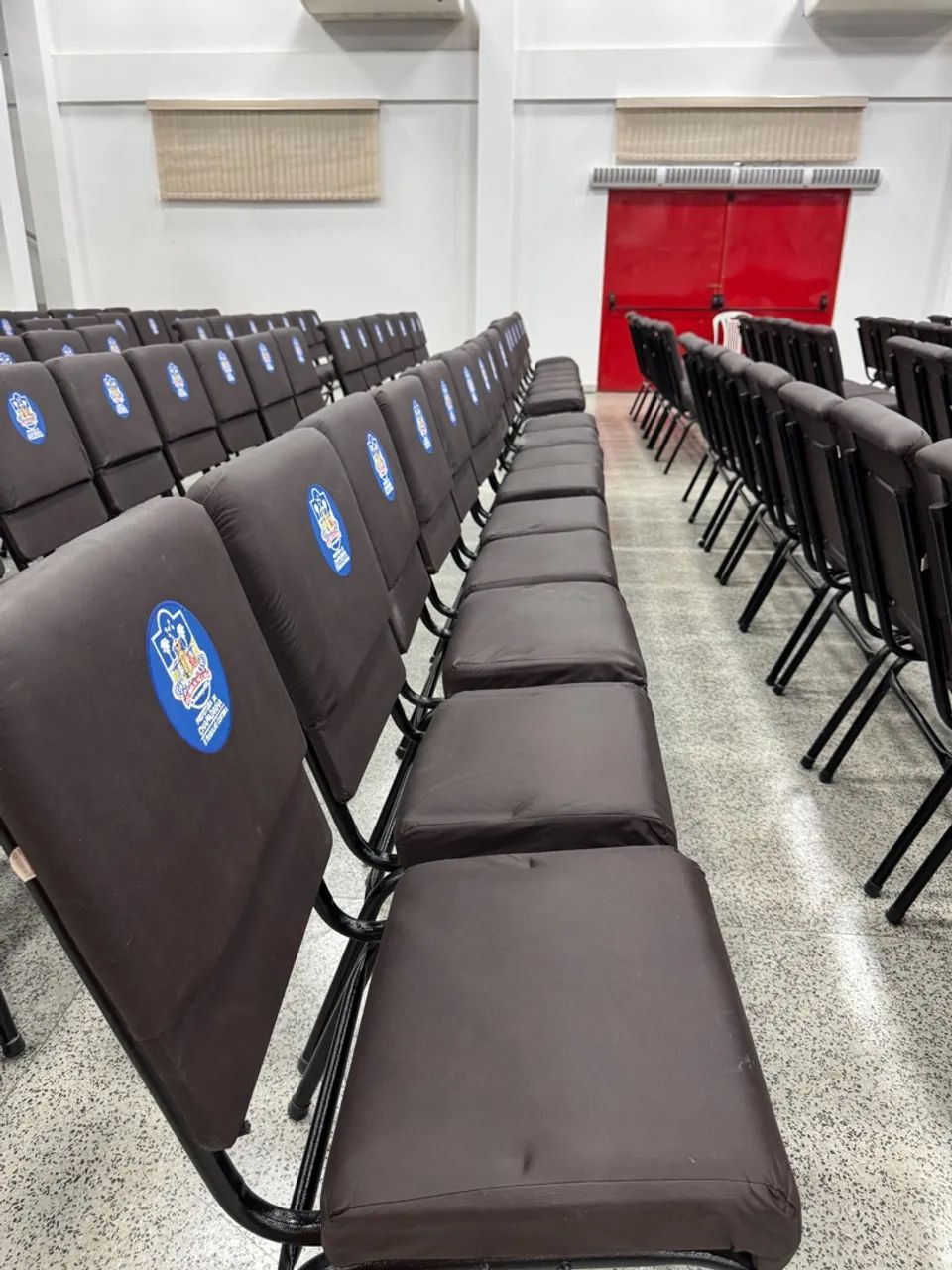 Cadeiras personalizadas para Igreja  - Foto 3