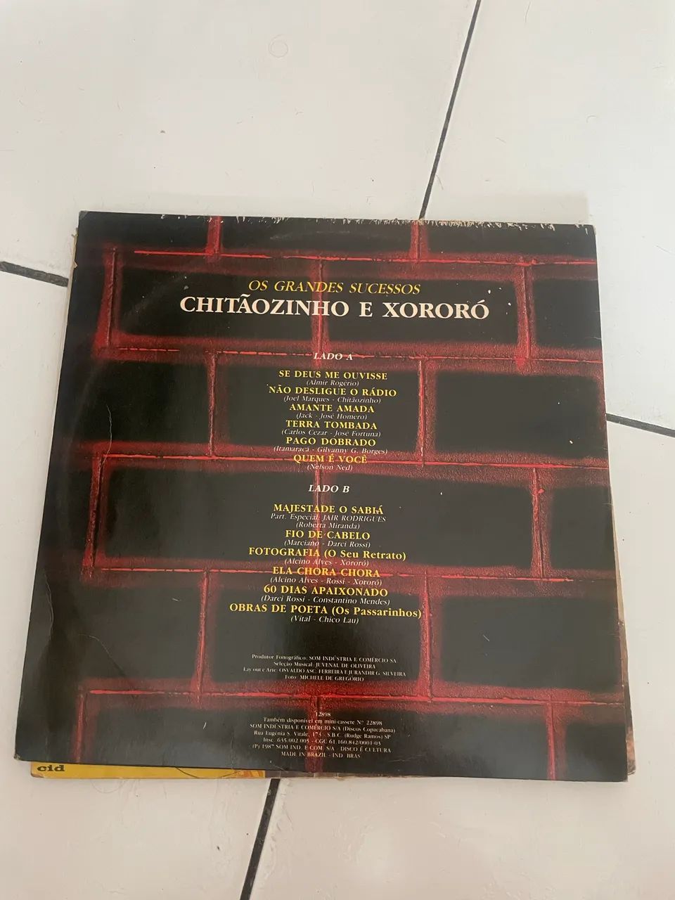 LP Os grandes sucessos de Chitãozinho e Xororó - 1987 - Foto 2