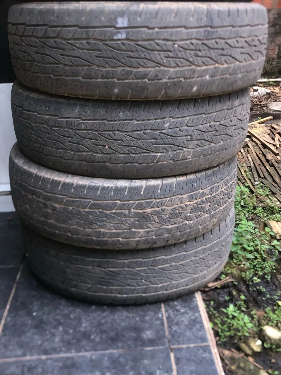 Vende-se pneus de camionete - Foto 2