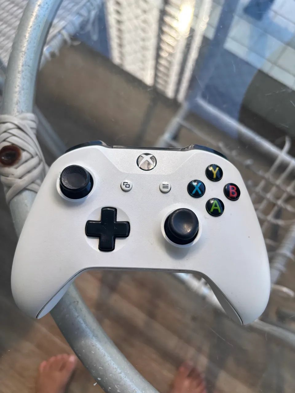 Xbox One S 1TB + 2 controles  - Foto 4