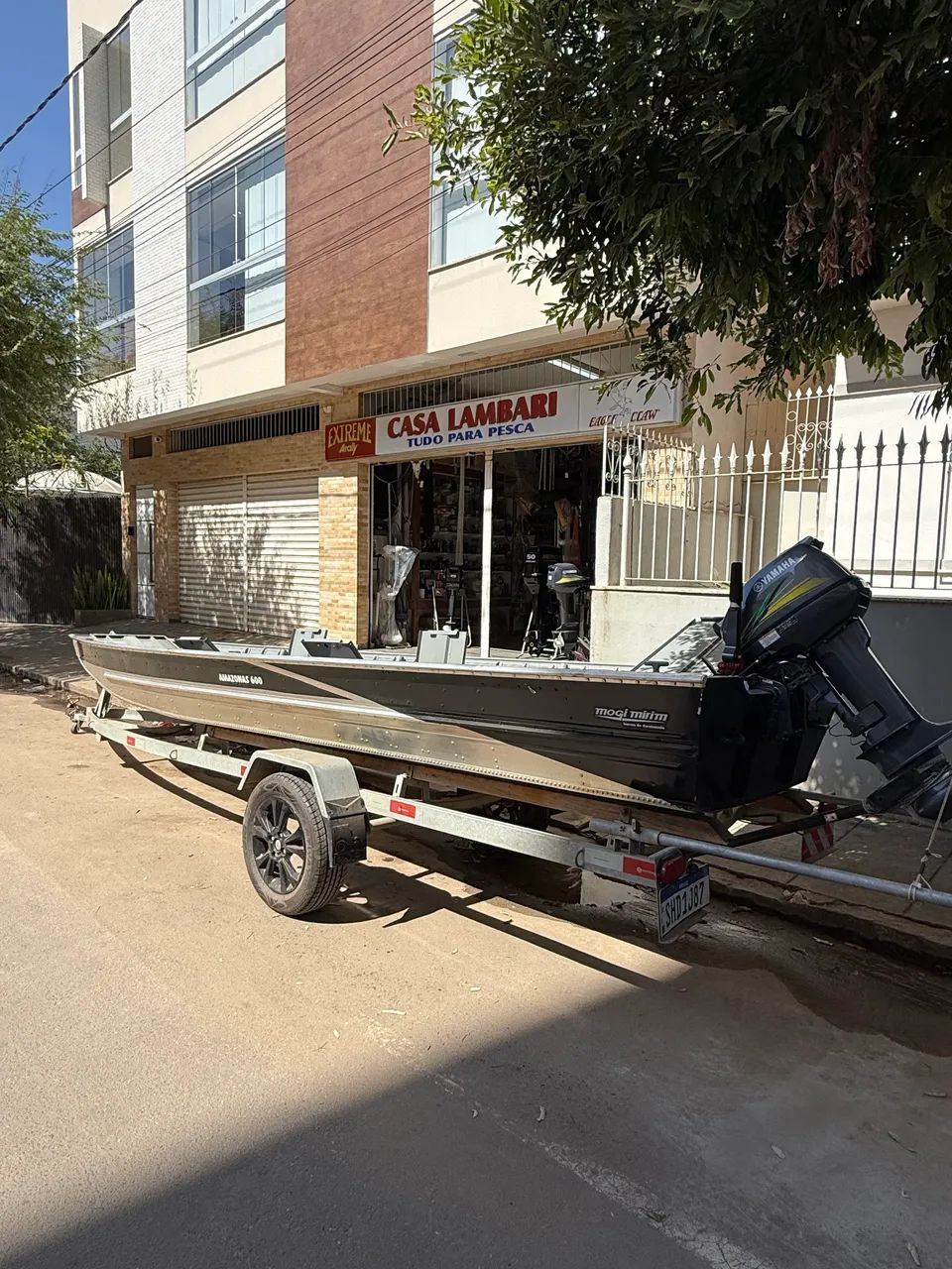Conjunto barco motor e carreta 