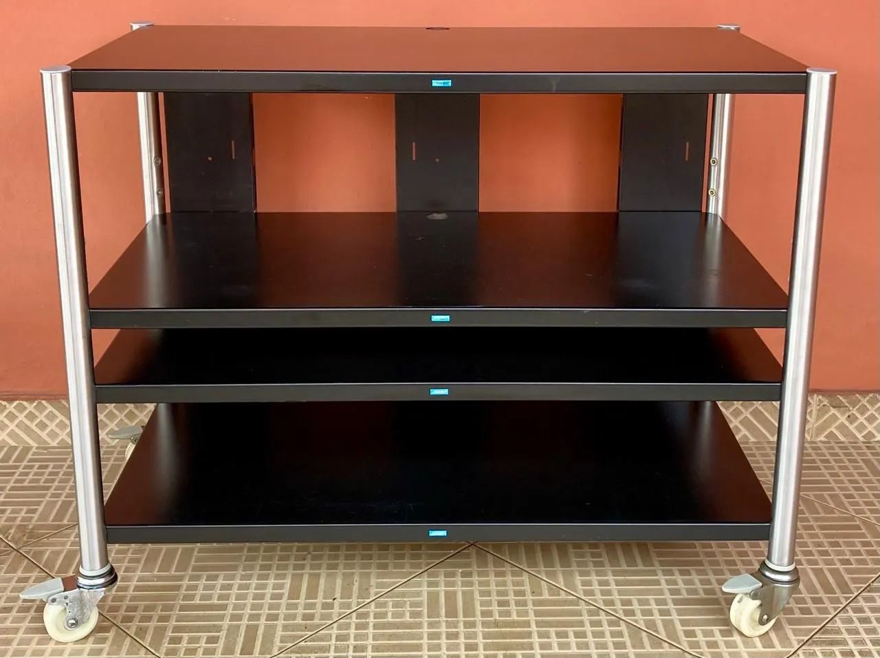 Rack Airon com prateleiras ajustáveis 