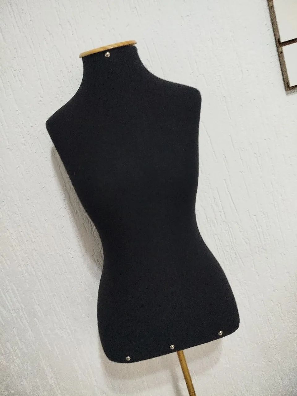 Manequim busto feminino com pedestal