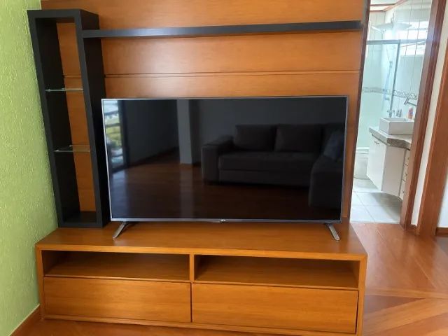 Rack com painel de TV