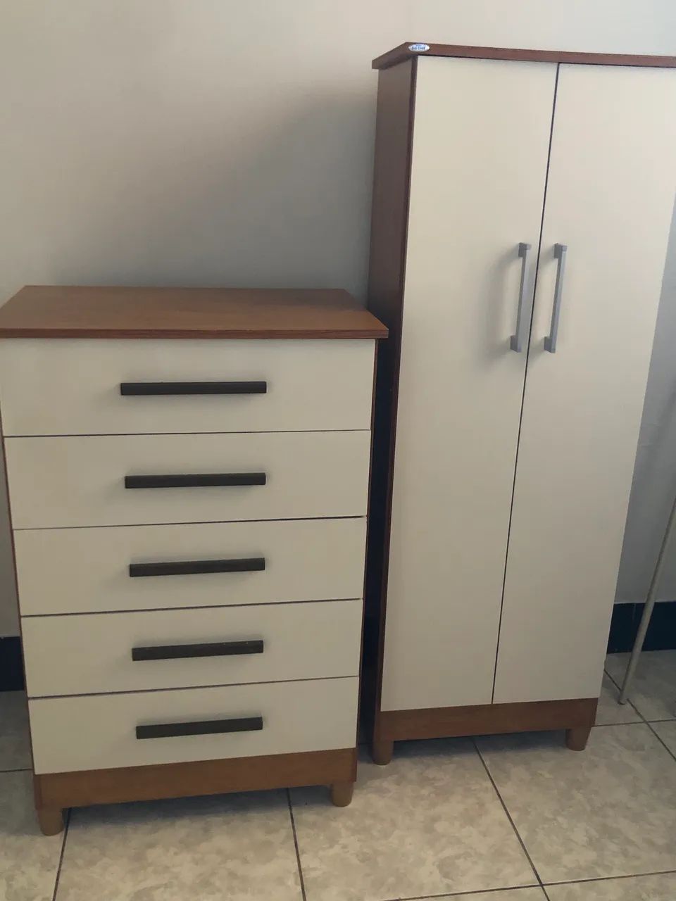Kit cômoda + guarda roupa multiuso 