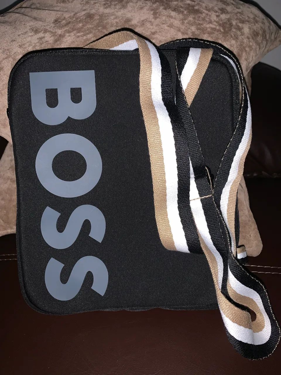 bolsa de pescoço (neck pouch) da marca BOSS, original - Foto 5