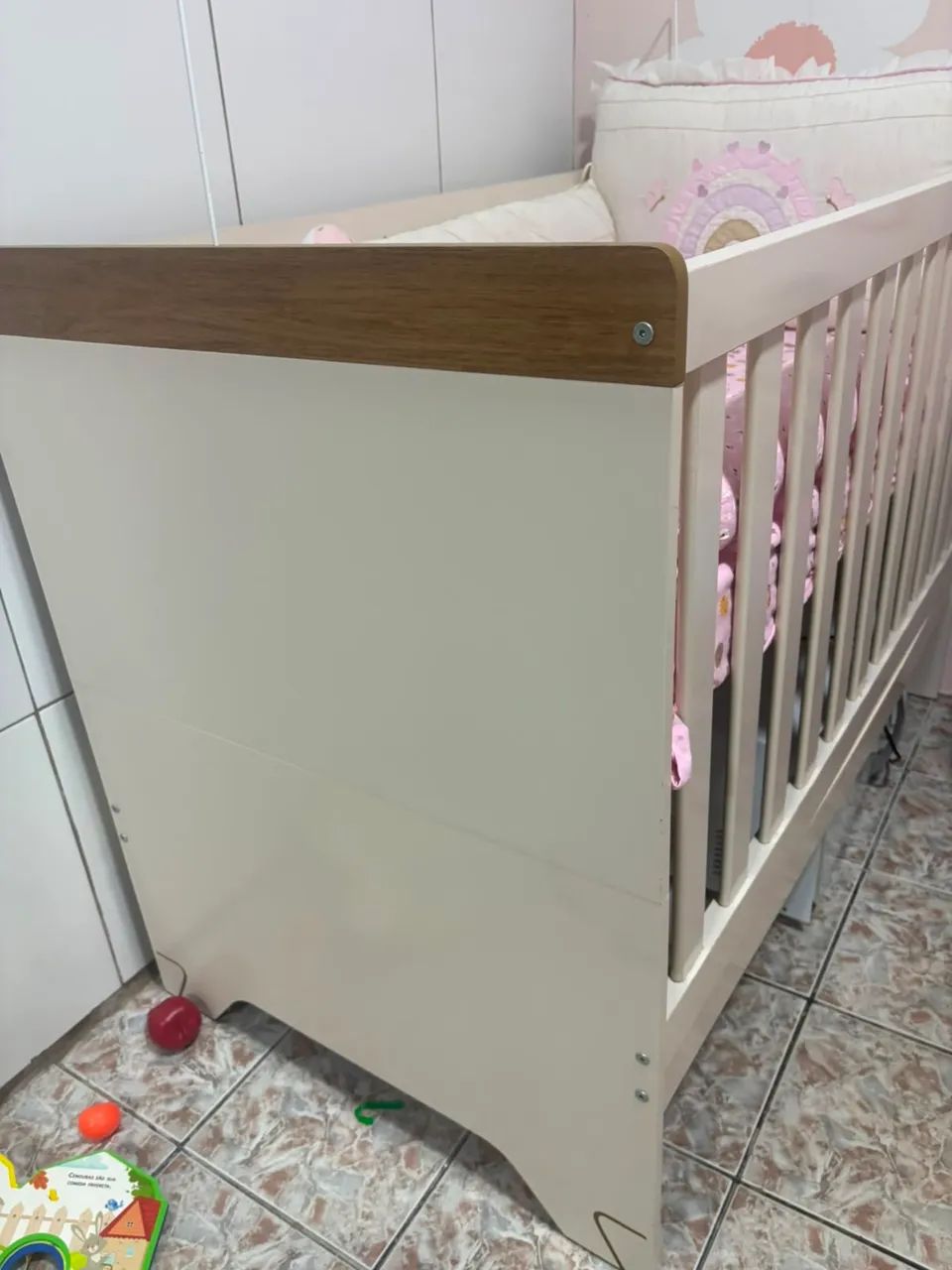 Vende-se berço 