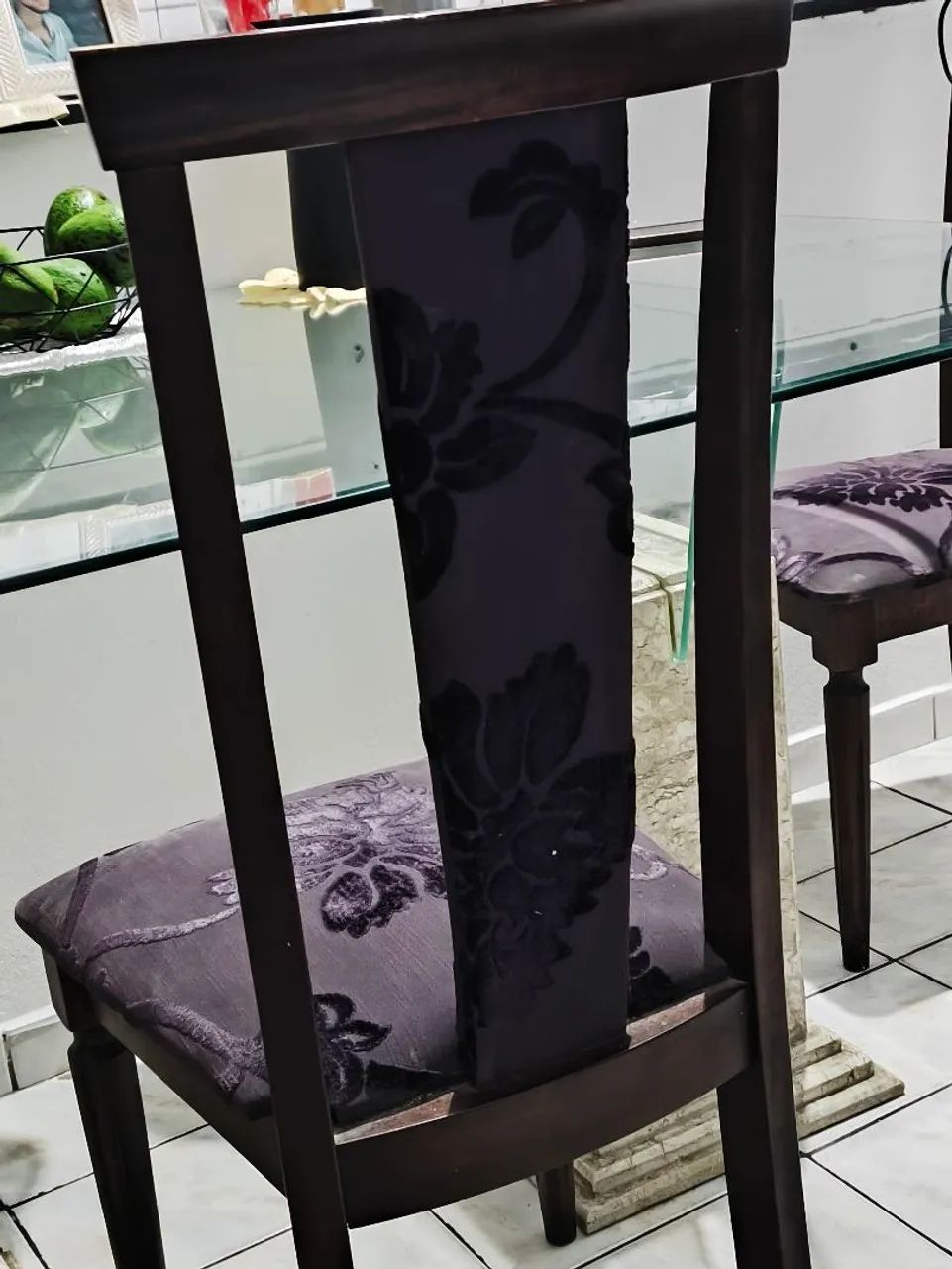Mesa de vidro com apoio em mármore + 6 cadeiras  - Foto 3