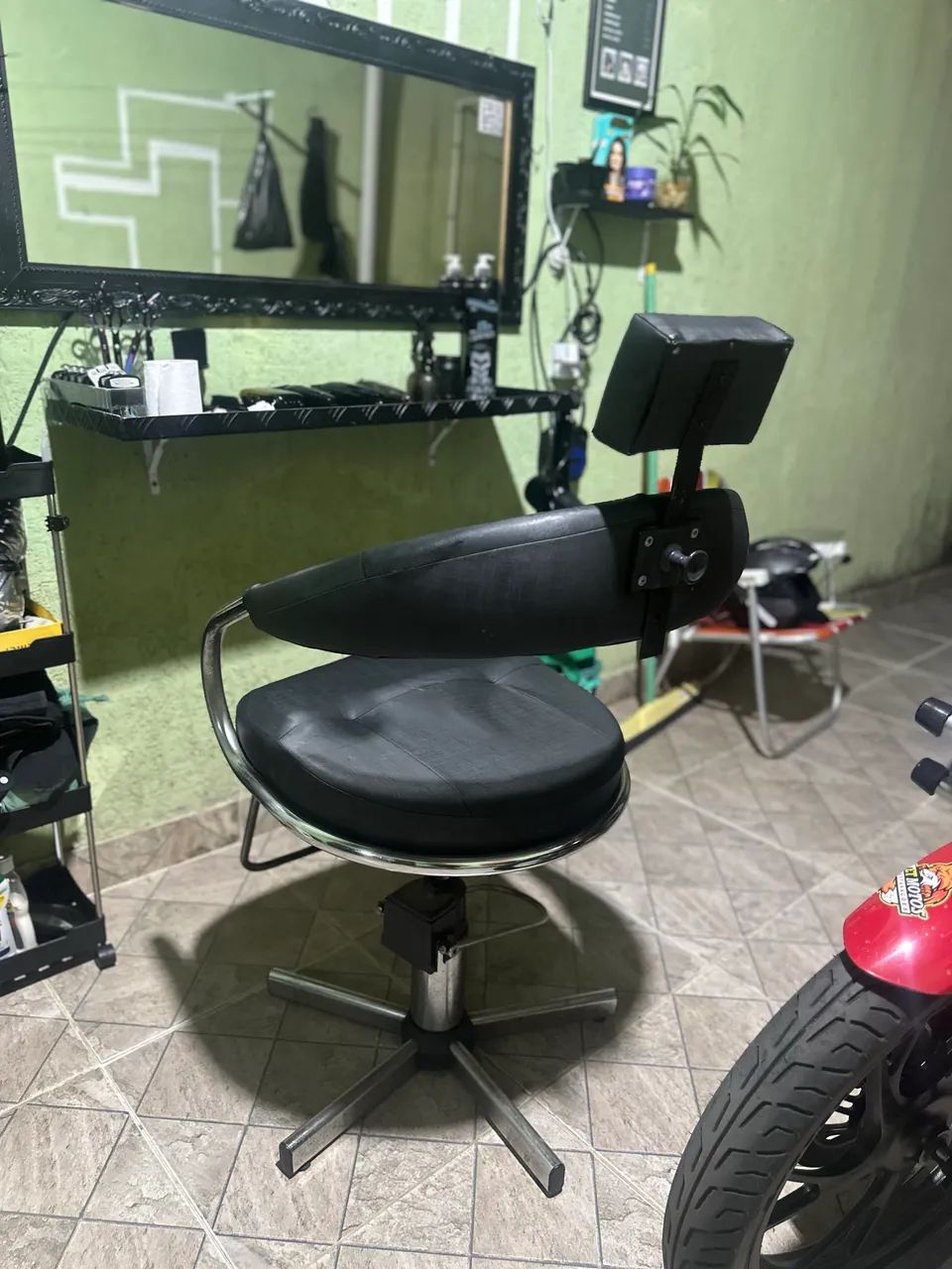 VENDO CADEIRA DE BARBEARIA  - Foto 4
