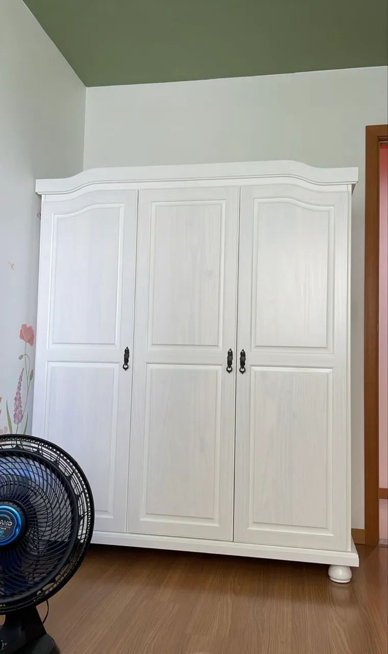 Armário/ Guarda- roupa branco