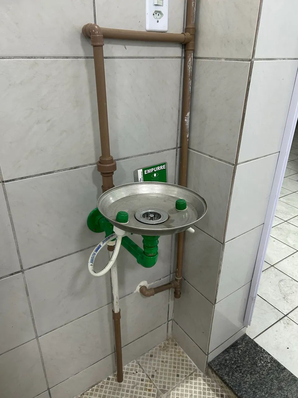 Lava olhos