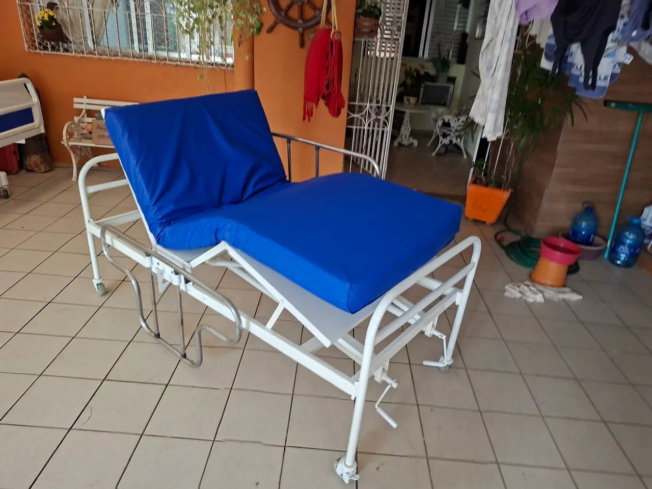 Cama hospitalar inox grades com colchão. 
