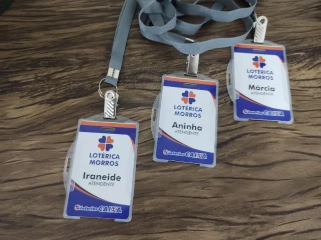 Crachás Profissionais Personalizados