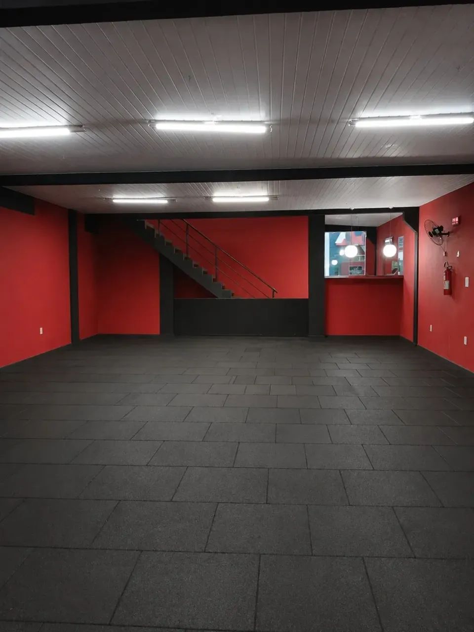 ALUGA-SE PRÉDIO COMERCIAL NO ARAÇAGY - AVENIDA PRINCIPAL. - Foto 4