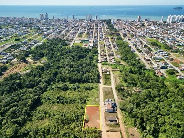 Terreno com 1.046,40m² próximo da BR 101 em Piçarras - Foto 2