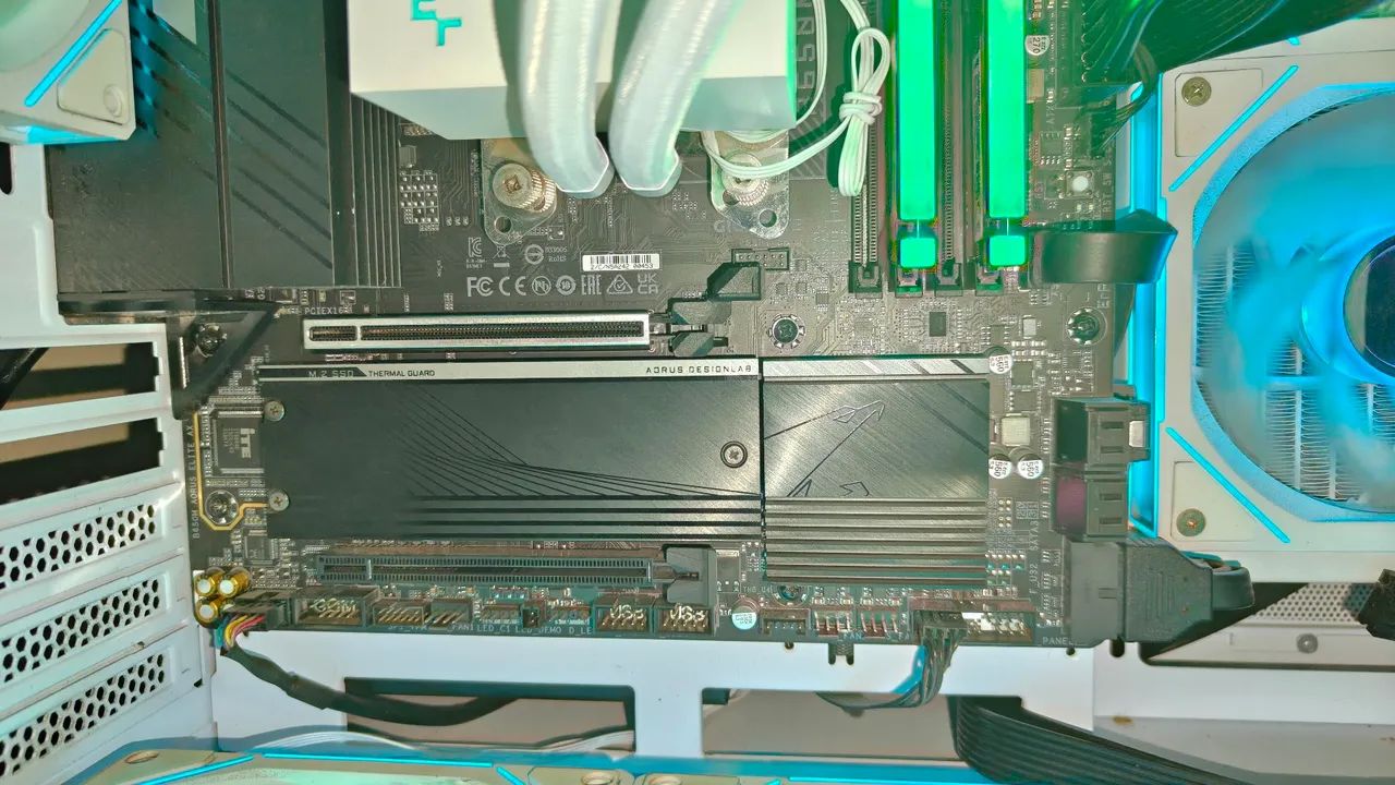 B650M AORUS ELITE AX - Foto 4