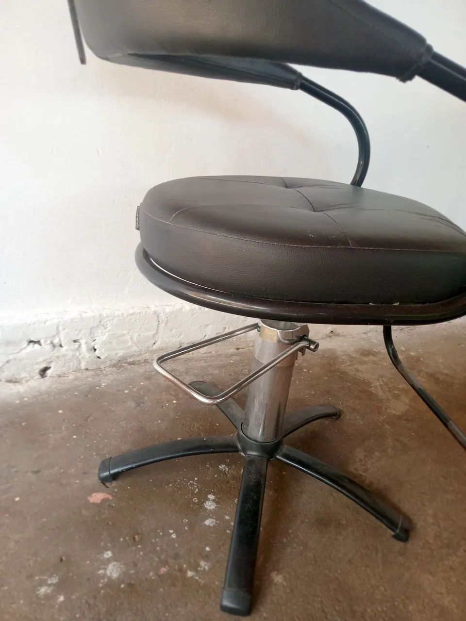 Cadeira para barbeiro profissional  - Foto 5