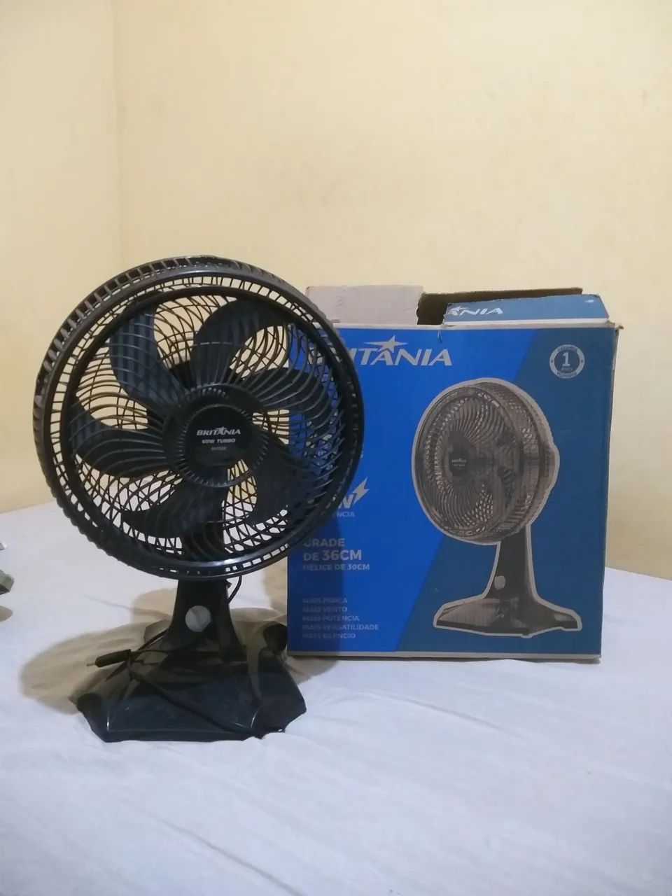 Ventilador 30cm mesa, Britania BVT301 6 Pas, preto 127v