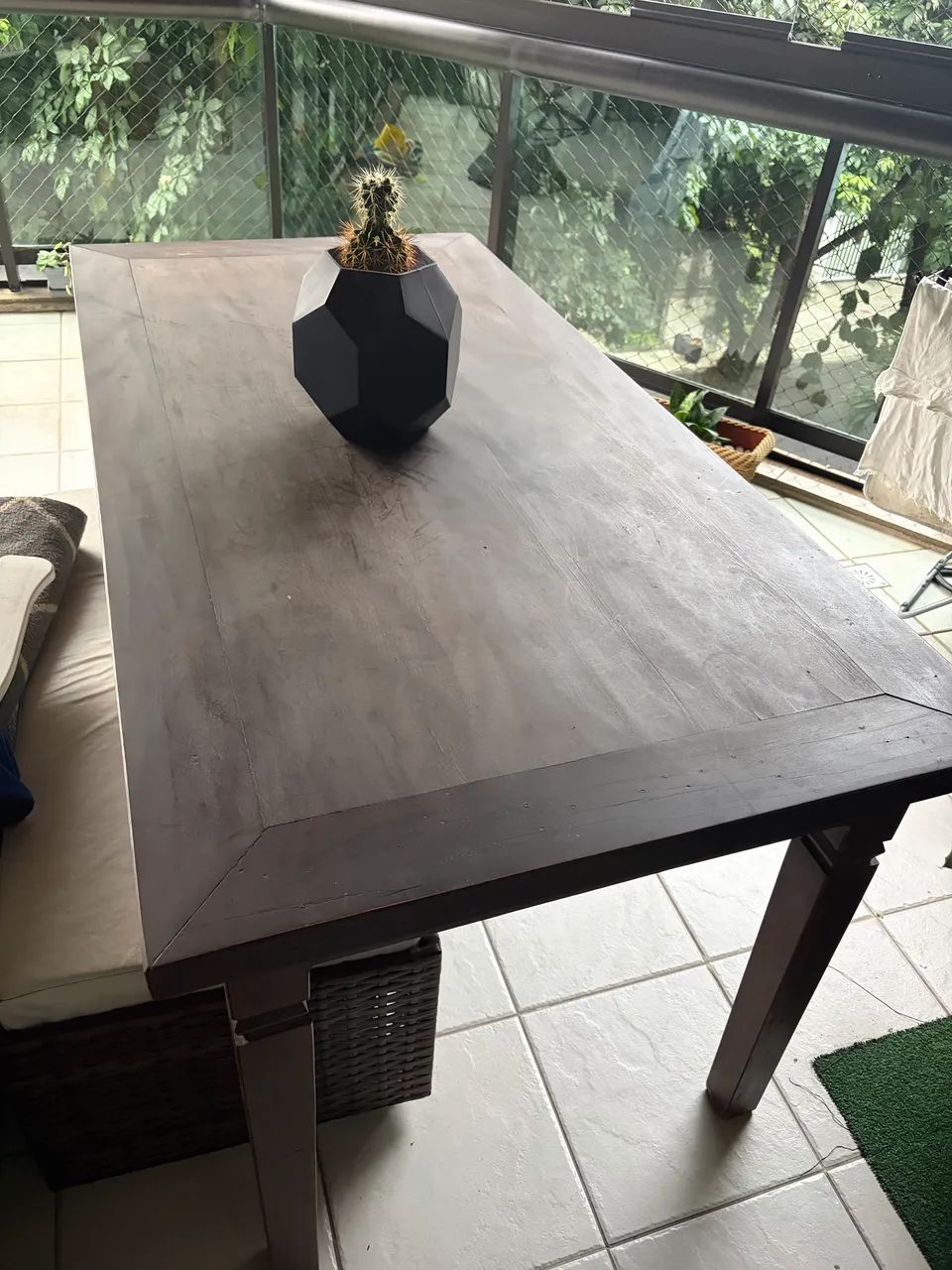 Mesa de Madeira Maciça com 2 bancos - Foto 4