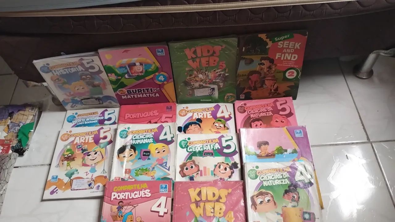 Vendo livros compartilha 4 e 5 ano