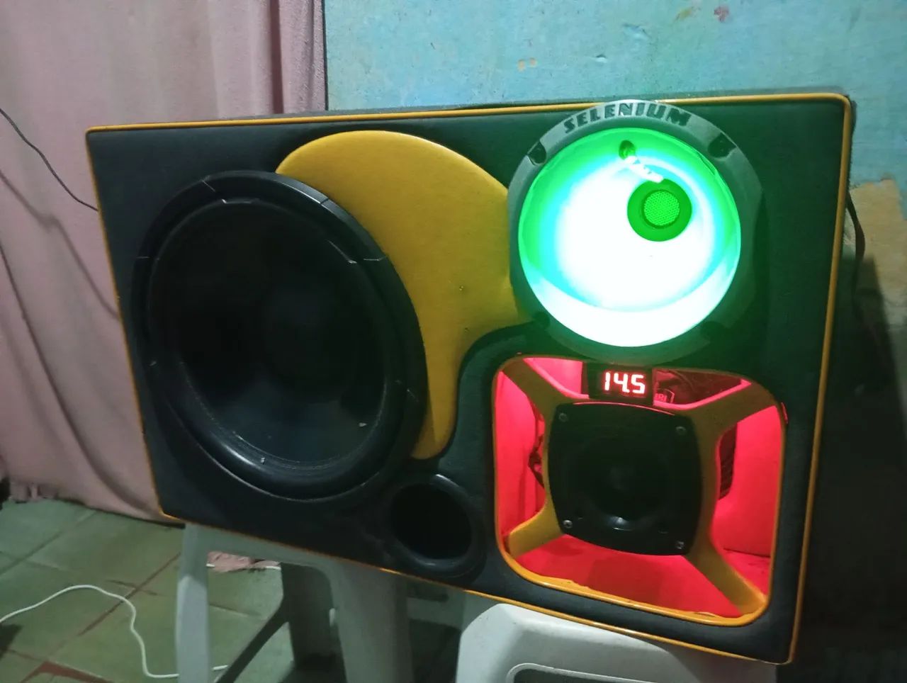 Vendo som automotivo quadriwer 