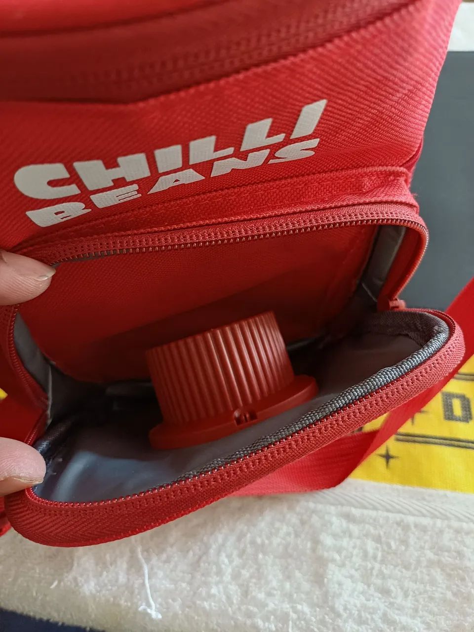 Bolsa térmica portátil com som Bluetooth da Chilli Beans - Foto 5