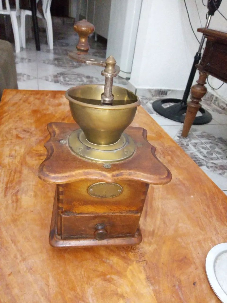Moedor de café antigo, Peter Dienes.