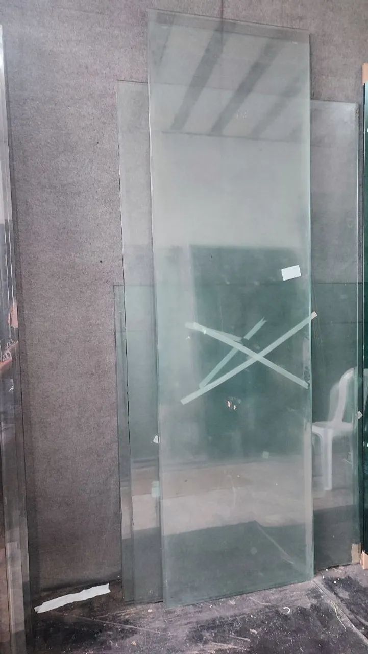 8 Vidros FIXOS Blindex GRANDE DE 6mm  R$195 CADA e NAO ENTREGO