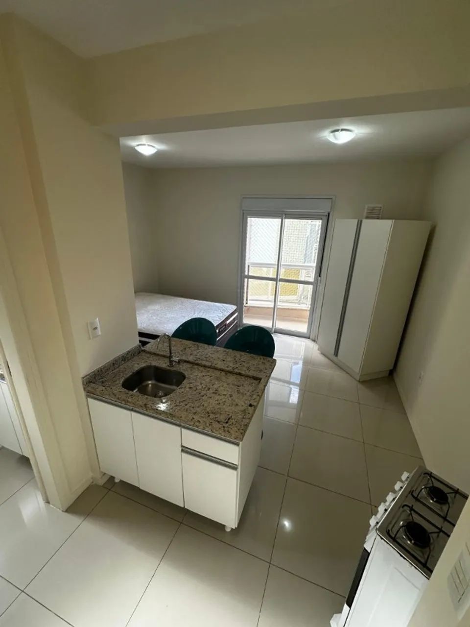 Studio para alugar com sacada na Carvoeira - Foto 2