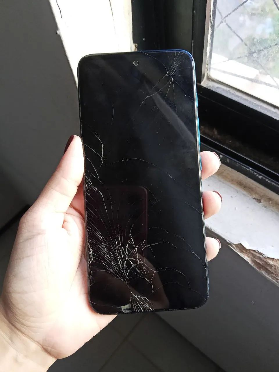 Lote de eletrônicos com defeito/sucata - 4 fones bluetooth + celular (para retirar peças) - Foto 2