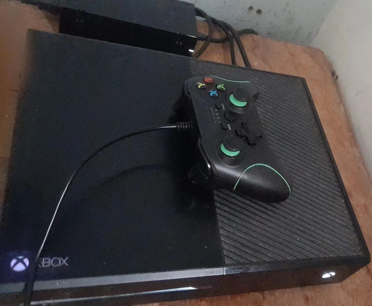 Xbox One + Controle Paralelo 