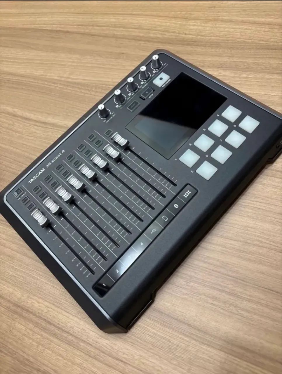 Mesa Tascam Mixcast 4 - Foto 4