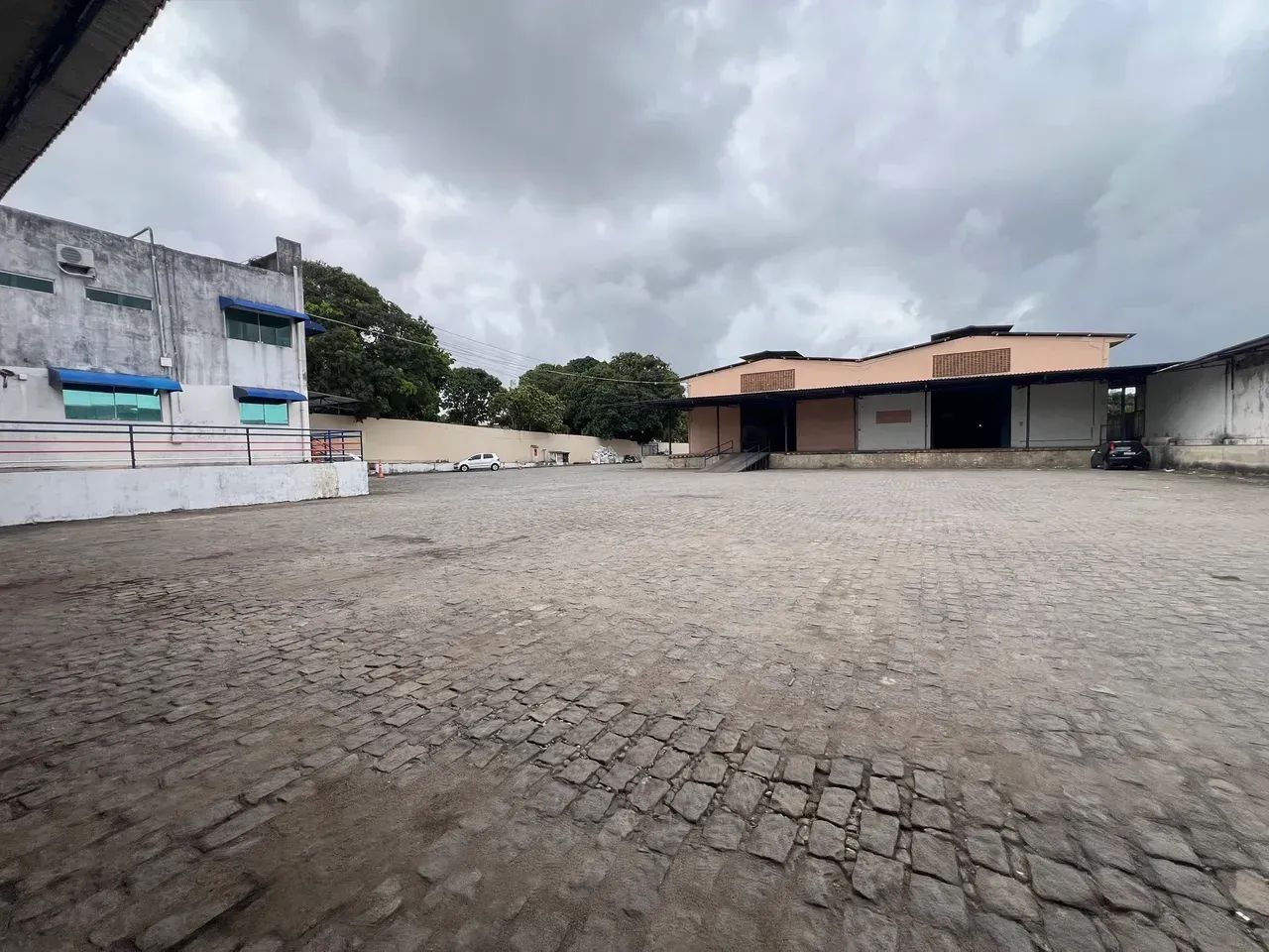 ALUGO GALPÃO COM DOCA  EXCELENTE LOCALIZAÇÃO! - Foto 2