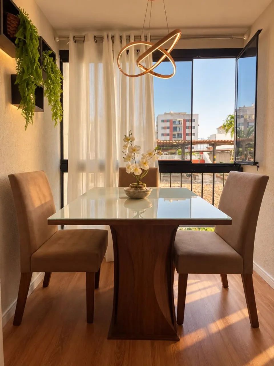 Mesa de Jantar com Tampo de Vidro e 4 Cadeiras Estofadas - Foto 3