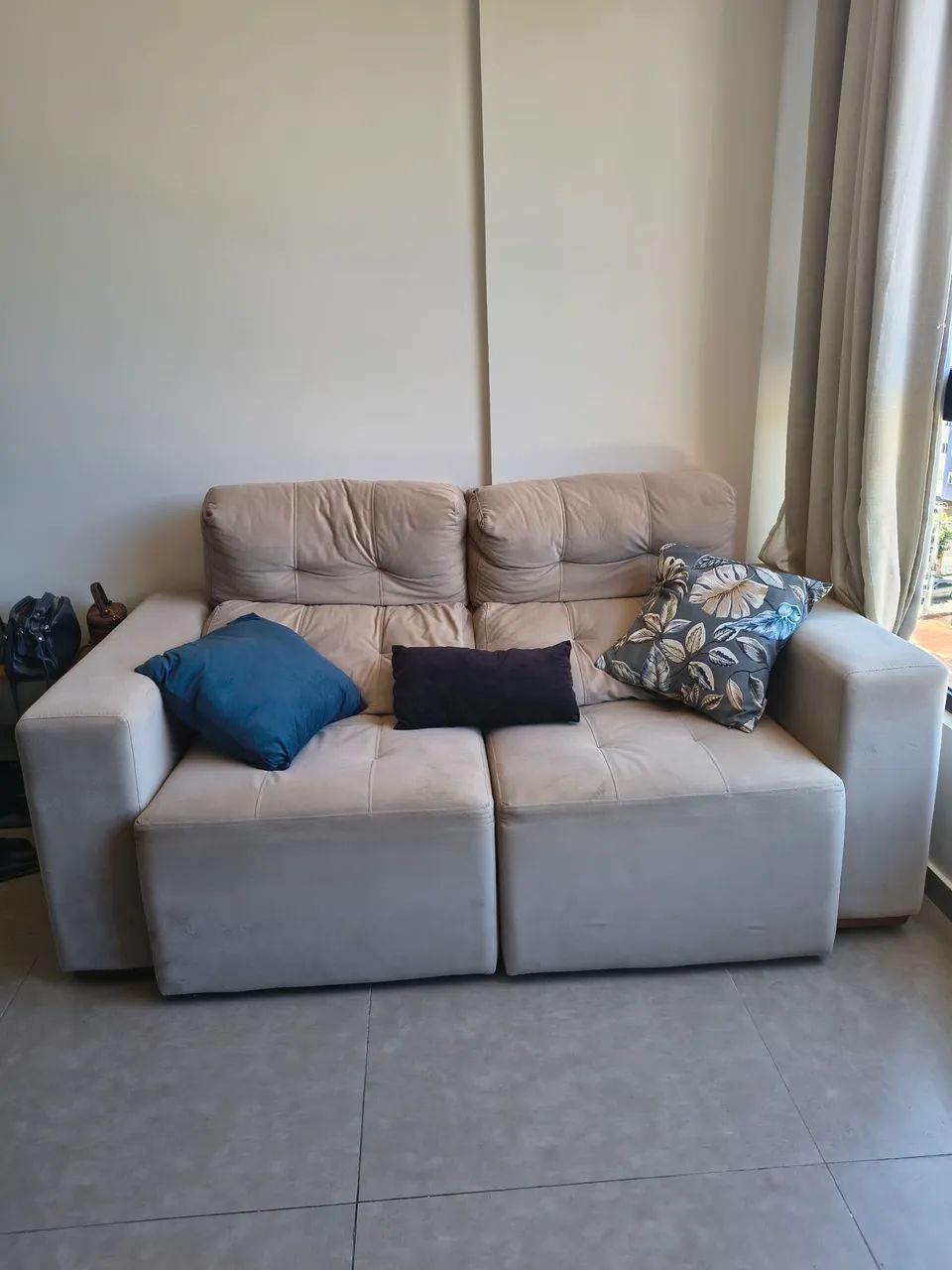 Sofá retrátil/reclinável de 2 lugares - PERFEITO ESTADO - Foto 3