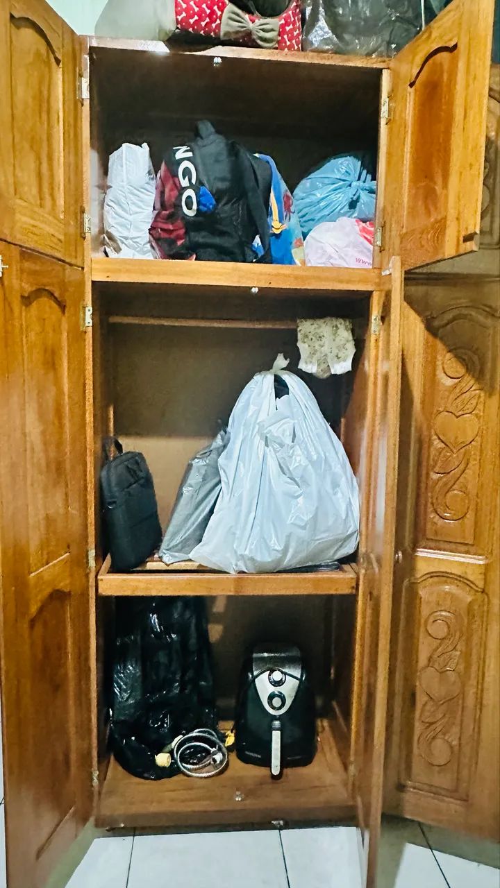 Guarda roupa de madeira  - Foto 2