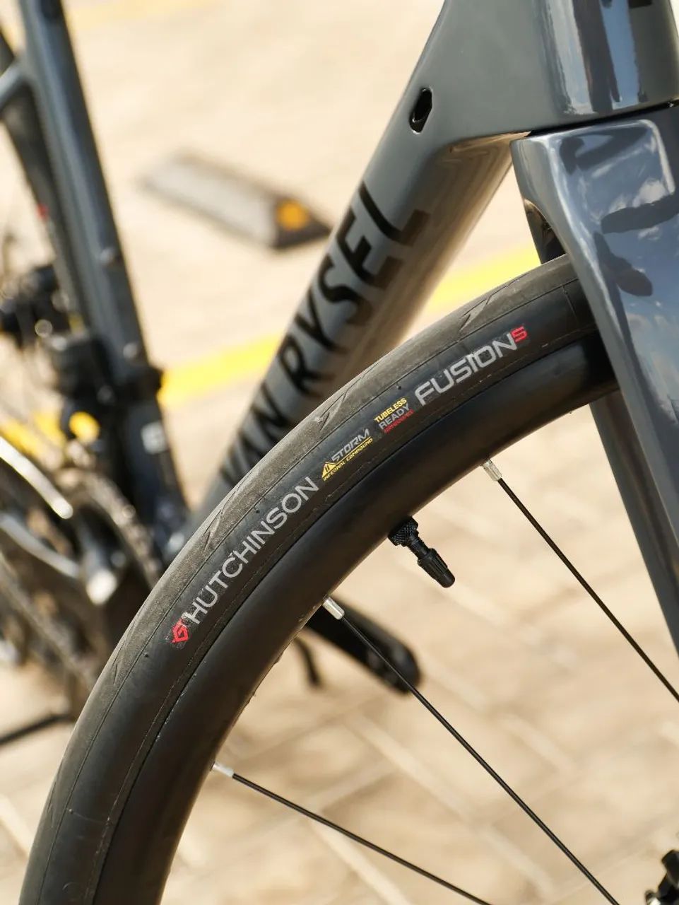 Bicicleta Van Rysel wheeltop eletrônico 12v tamanho 52 - Foto 4