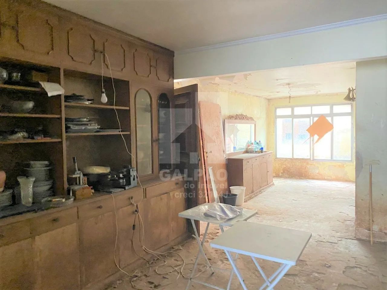 Moema sobrado com cômodos amplos, precisa reforma, venda rápida, com portão de ferro front - Foto 4