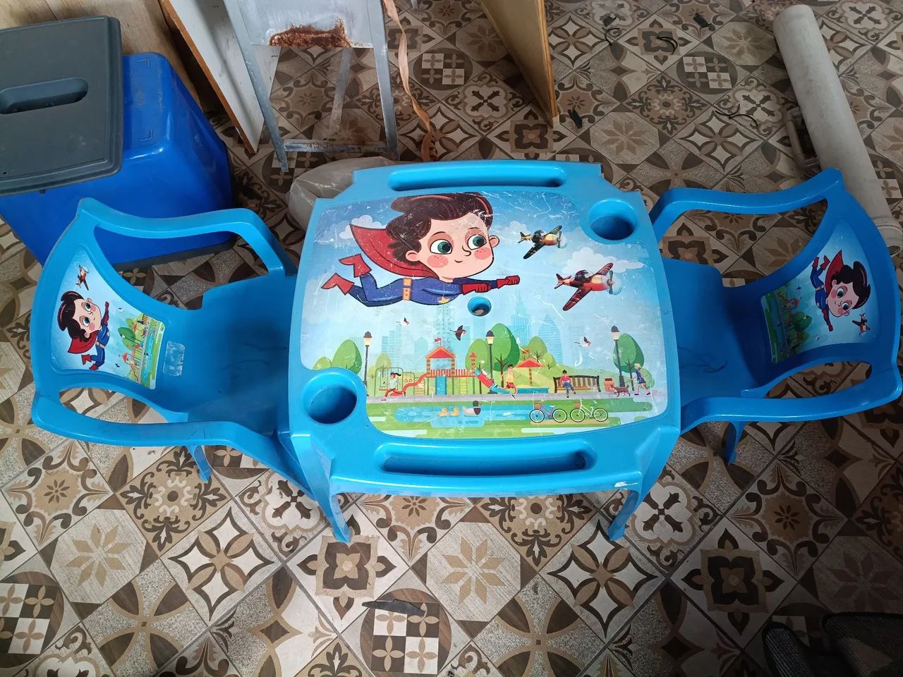 Mesinha e cadeiras infantil 