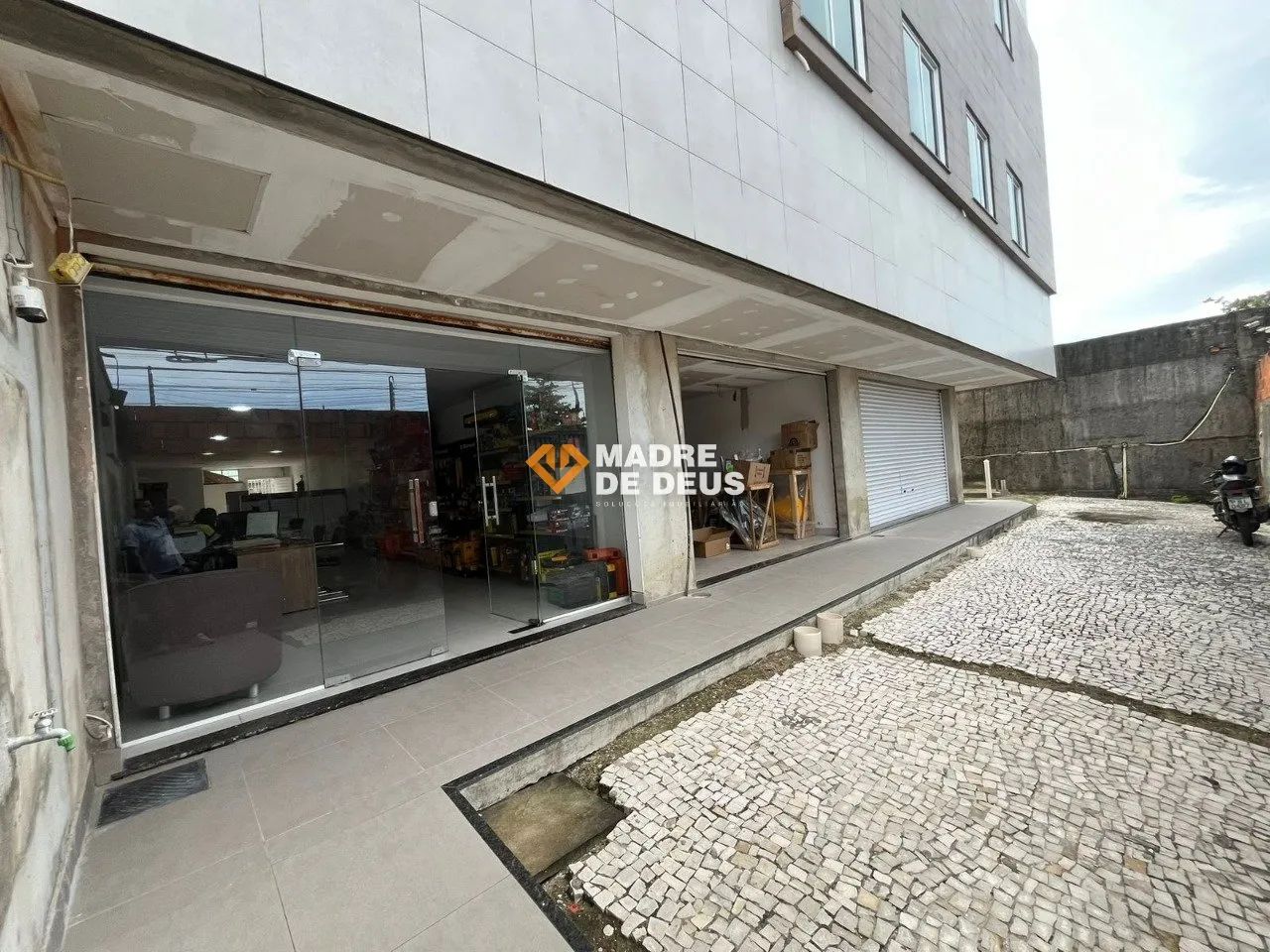Prédio Comercial à venda com 840 m² construídos próximo à Washington Soares