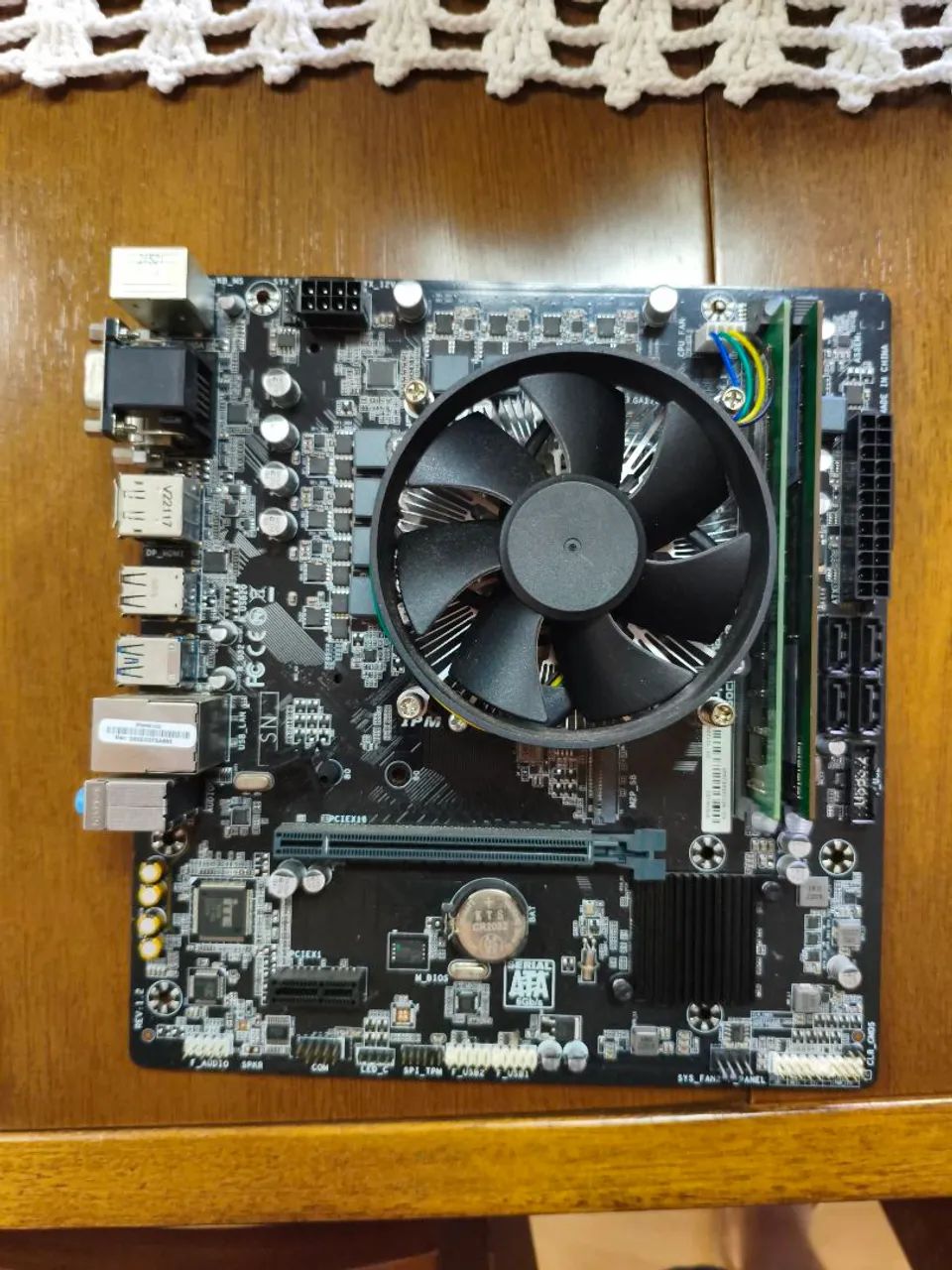 Kit i3 12100 com video, placa mãe e 16GB DDR4 RAM