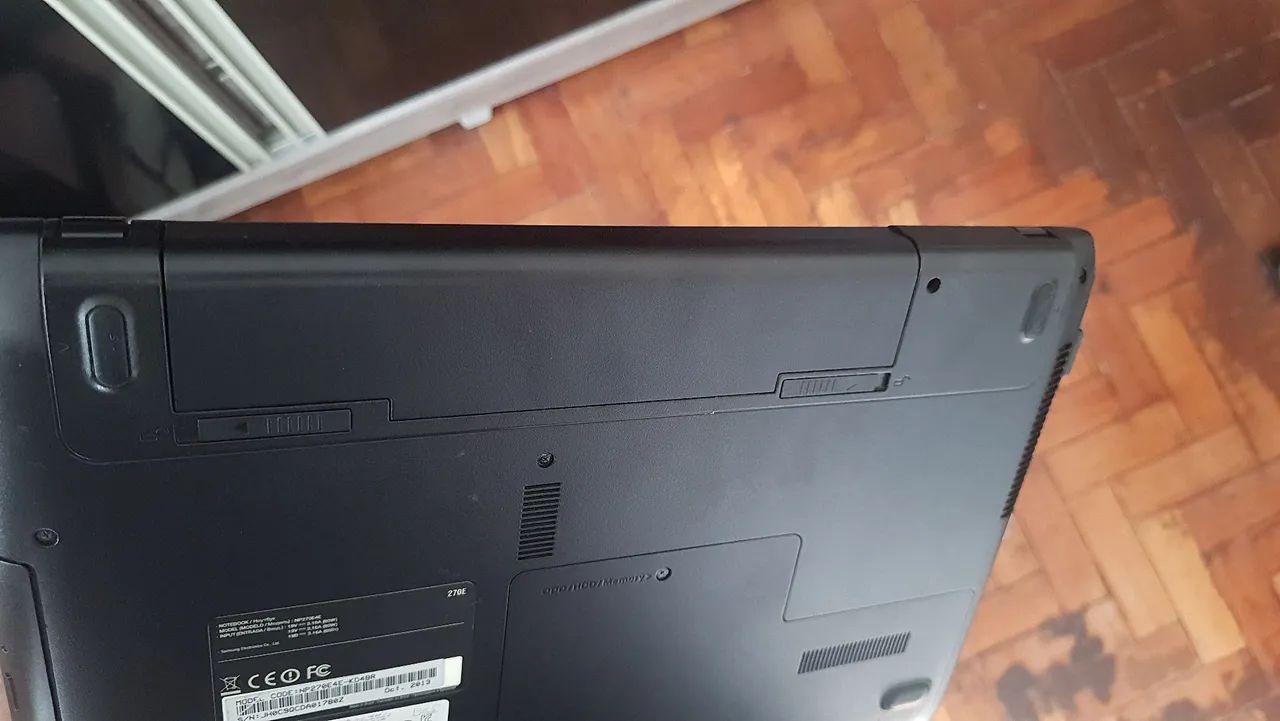 Notebook Samsung bem conservado e com case nova de notebook de brinde.  - Foto 3