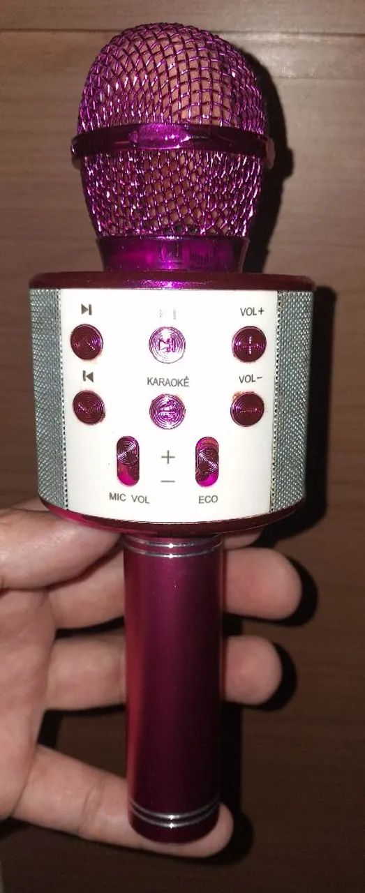 Microfone e Caixa som Bluetooth, muda a voz com efeitos  