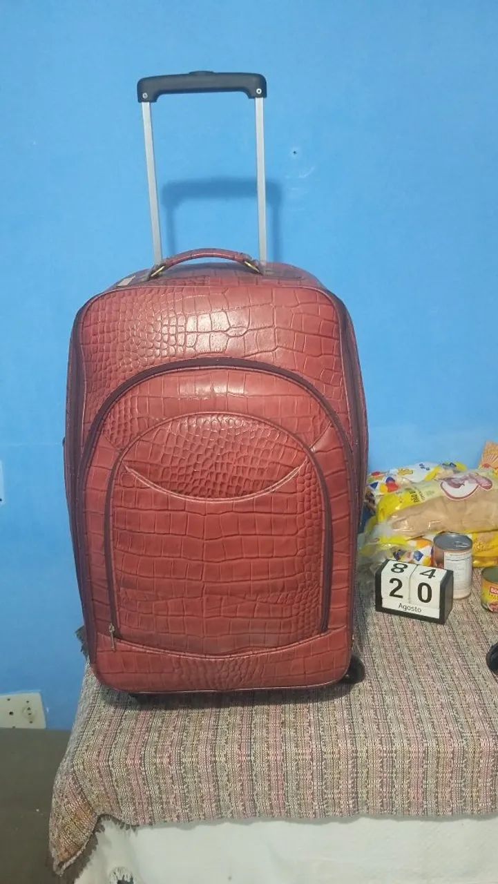 Vendo mala de viagem couro crocodilo